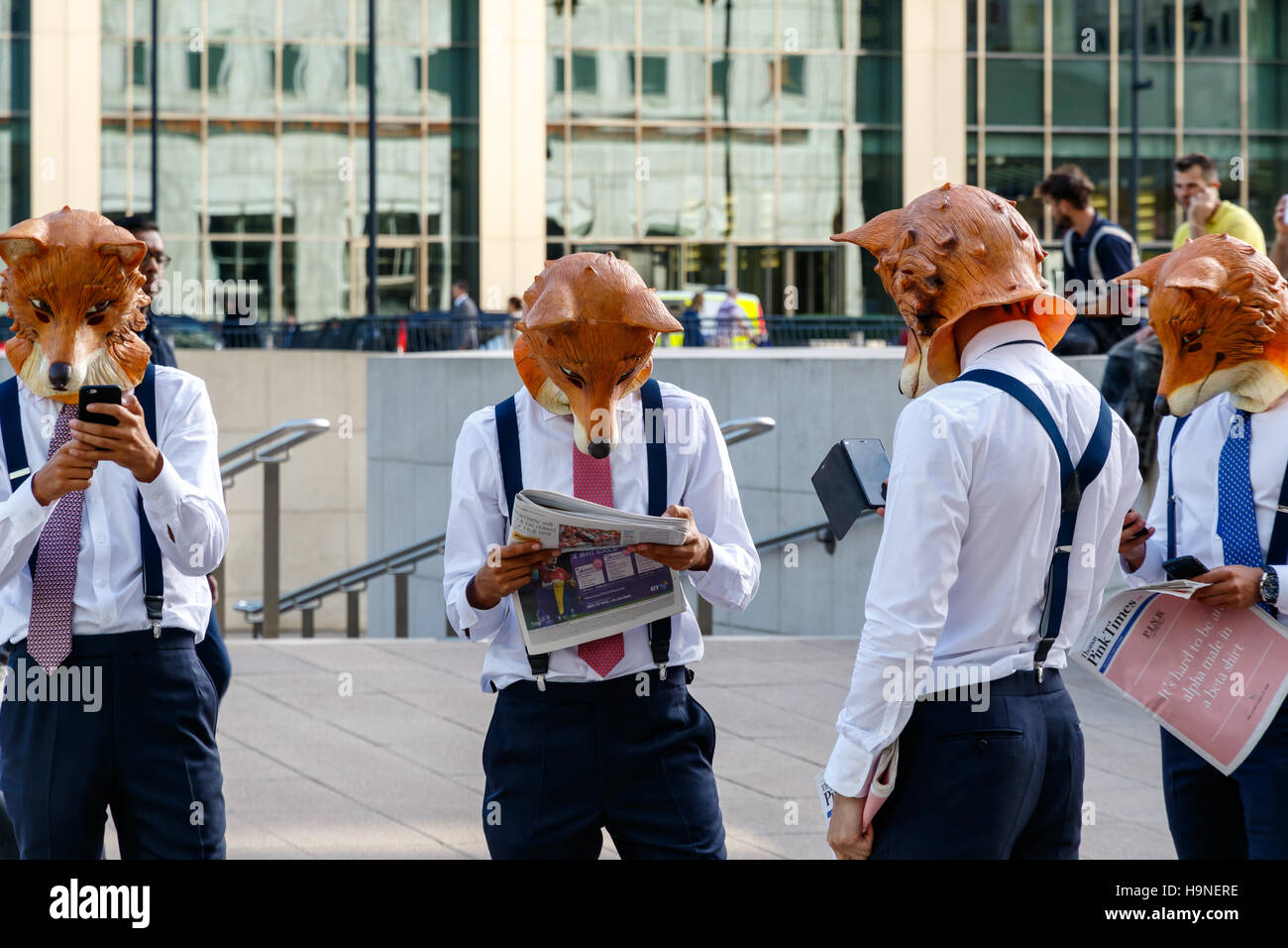 London, Regno Unito - 21 settembre 2016 - Quirky street campagna promozionale da Thomas Pink in Canary Wharf Foto Stock