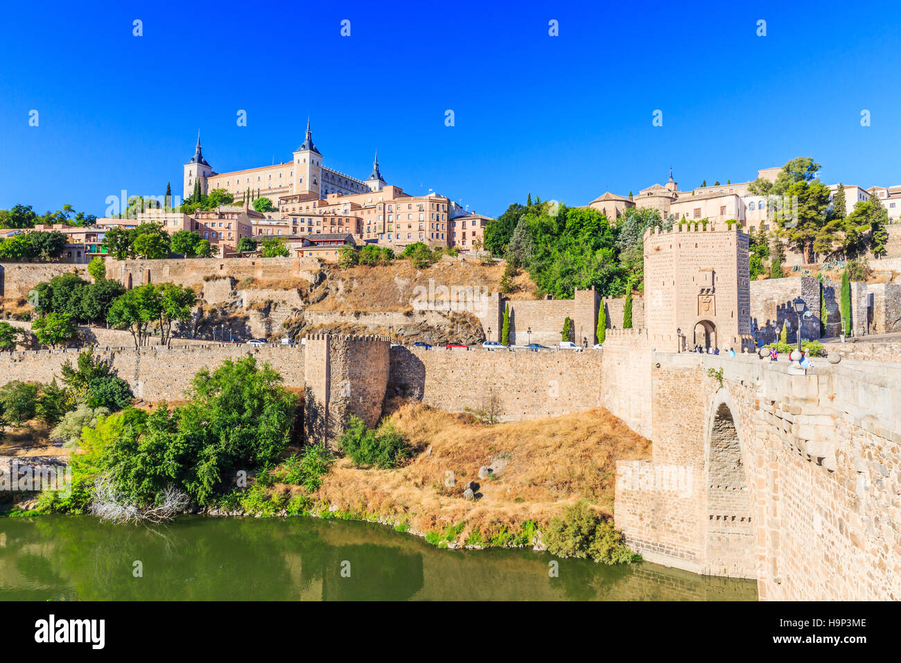 Toledo, Spagna. Vista panoramica della città vecchia e il suo Alcazar(Royal Palace). Foto Stock