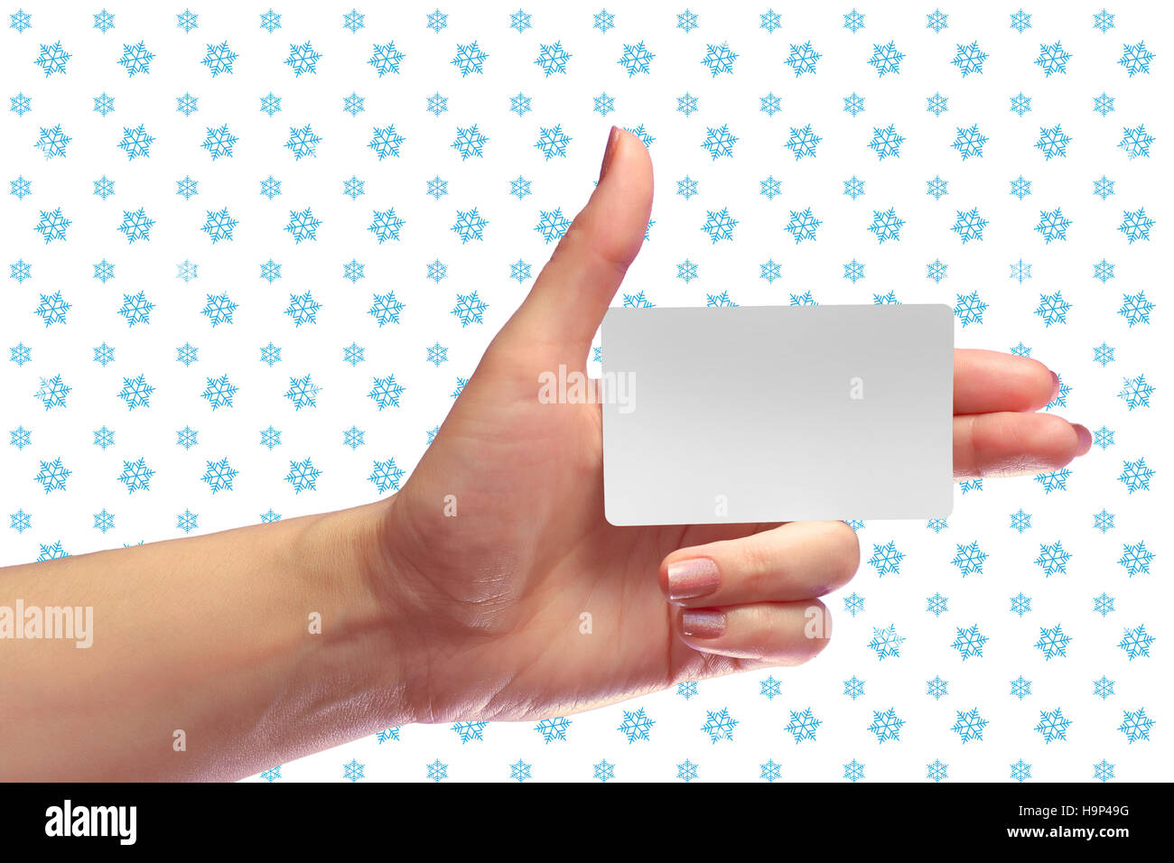 Femmina a sinistra tenere in mano vuoto carta bianca mockup. SIM prepagate di materia plastica alveolare Transponder NFC Smart Tag ID RFID EPC Call-card Mock up Modello Foto Stock