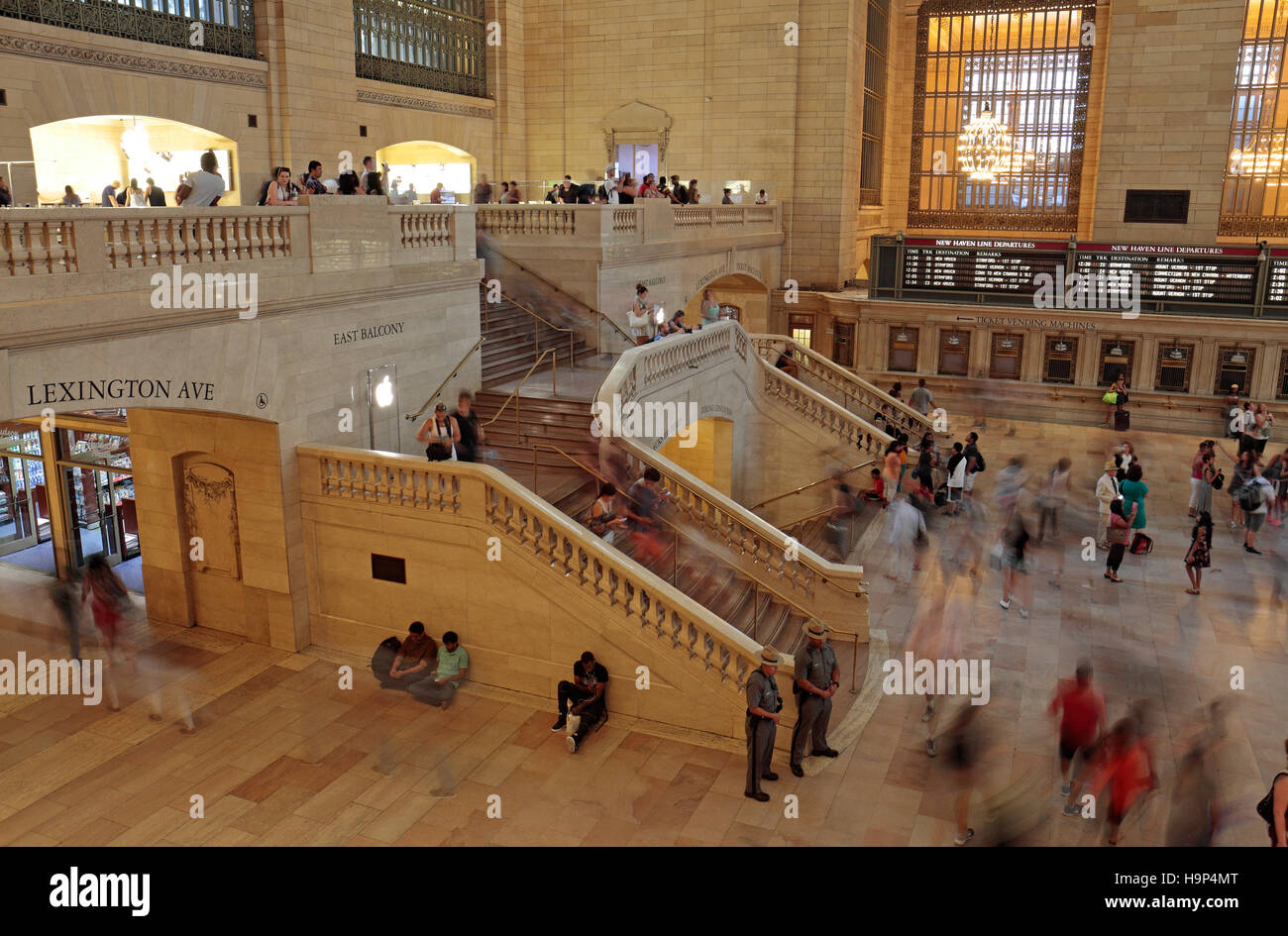 La scalinata Est nell'atrio principale in Grand Central Terminal,  Manhattan, New York City, Stati Uniti Foto stock - Alamy