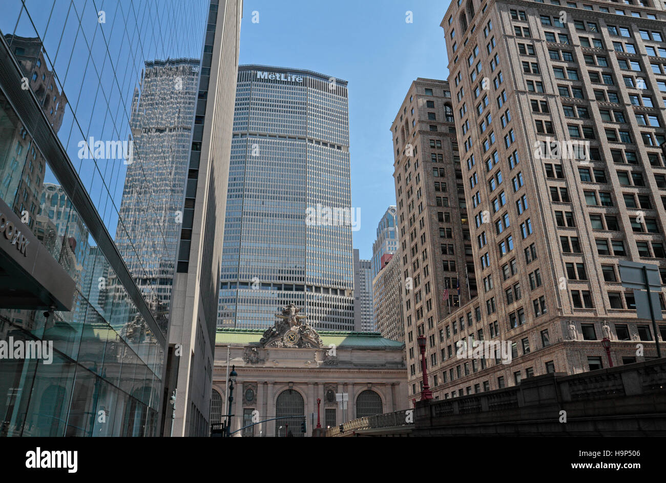 Il MetLife Building che sovrasta il Grand Central Terminal a Manhattan, New York, Stati Uniti. Foto Stock