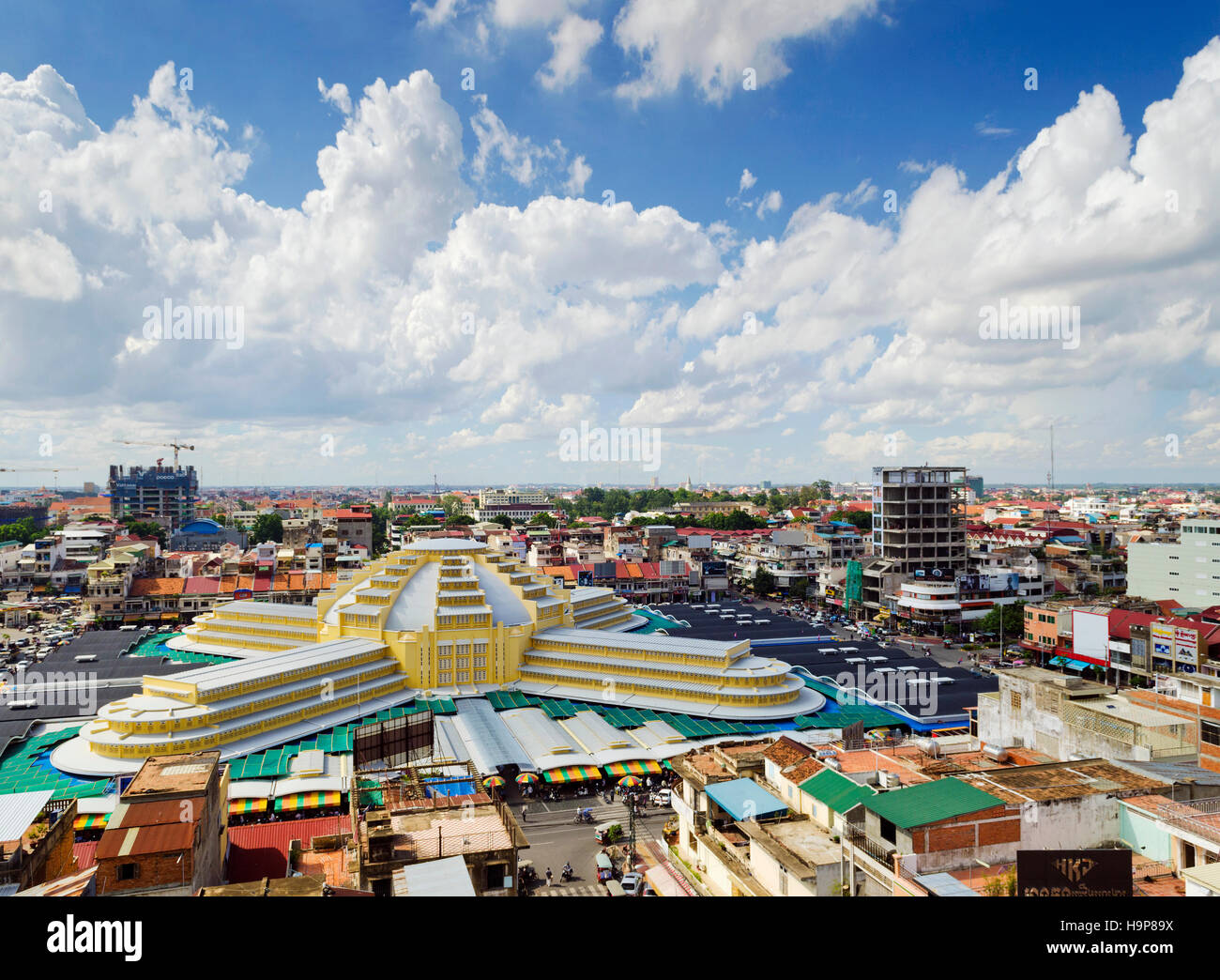 Vista del mercato centrale famoso punto di riferimento urbano a Phnom Penh Cambogia città Foto Stock