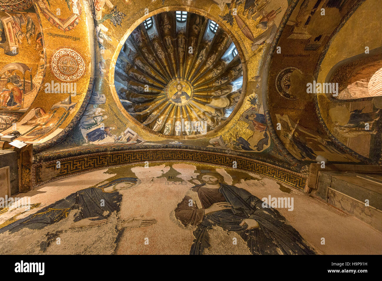 Mosaici e pitture murali nel Museo Chiesa di Chora ad Istanbul in Turchia. Foto Stock