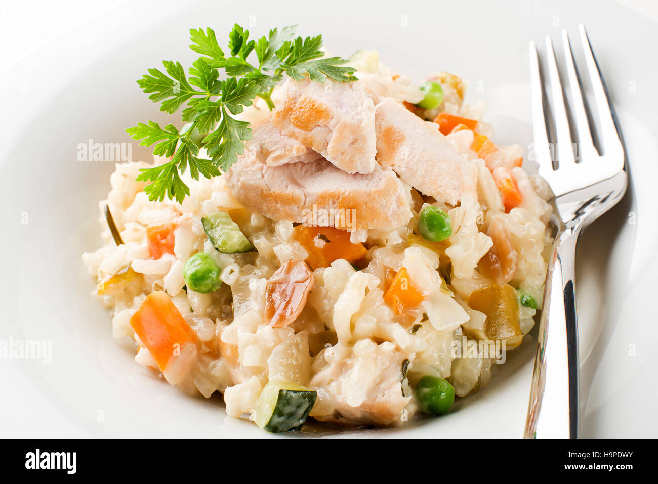 Risotto con verdure e pollo close up Foto Stock