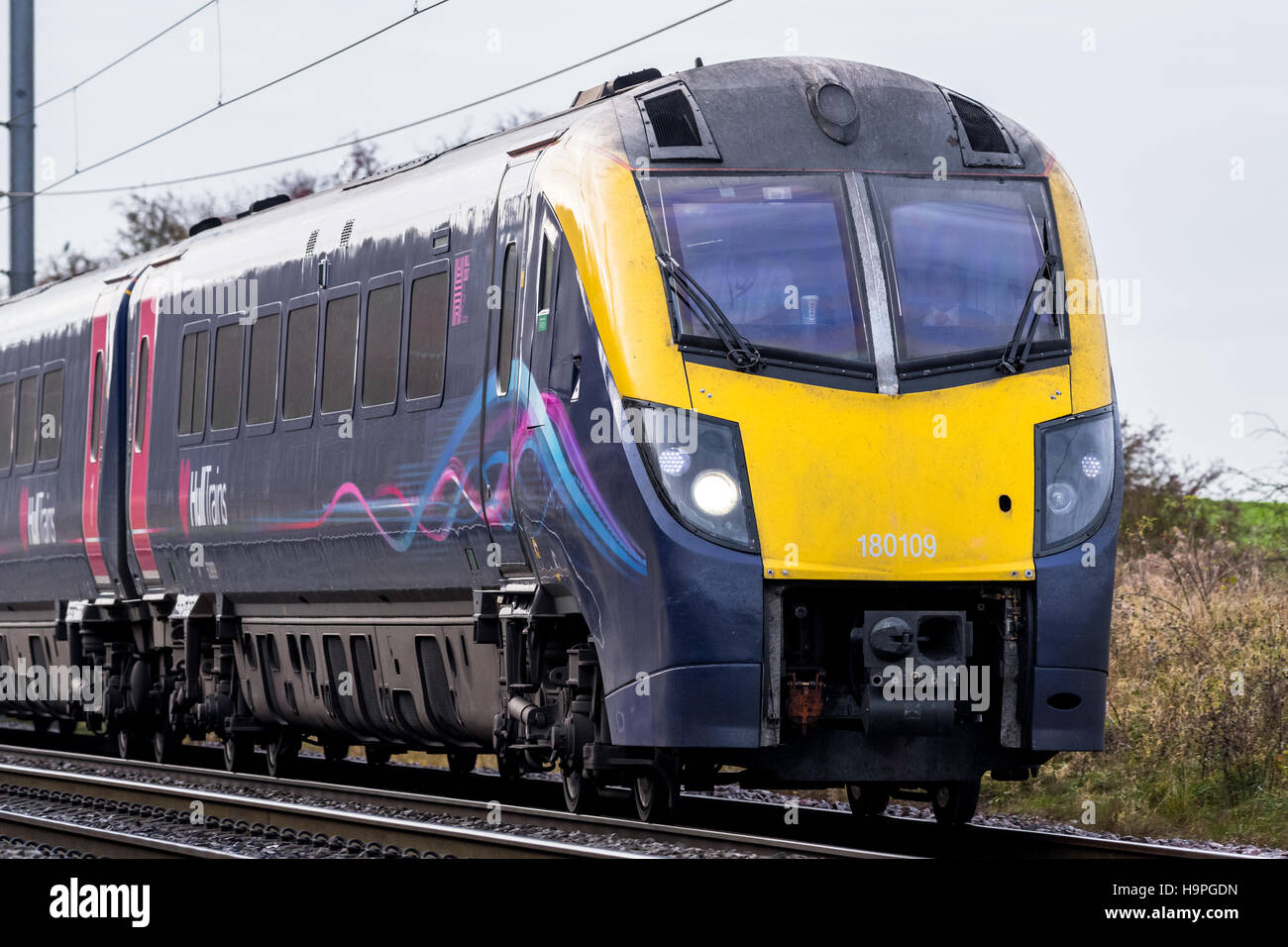 Lo scafo di un treno ad alta velocità sulla east coast main line Foto Stock