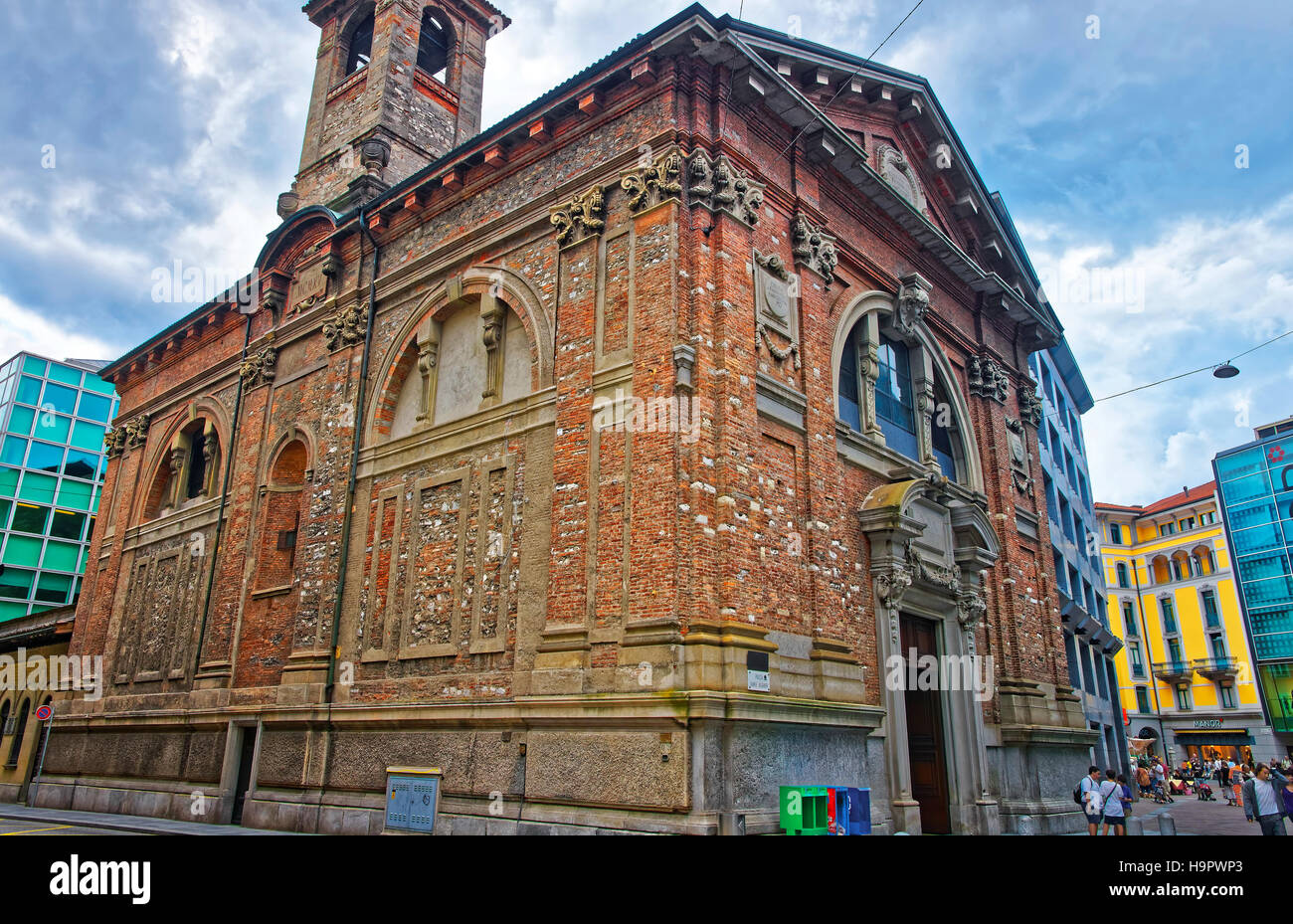 Lugano, Svizzera - 26 agosto 2013: Chiesa di Santa Maria degli Angioli presso il lungomare di resort di lusso Lugano, Canton Ticino, Svizzera. Pe Foto Stock