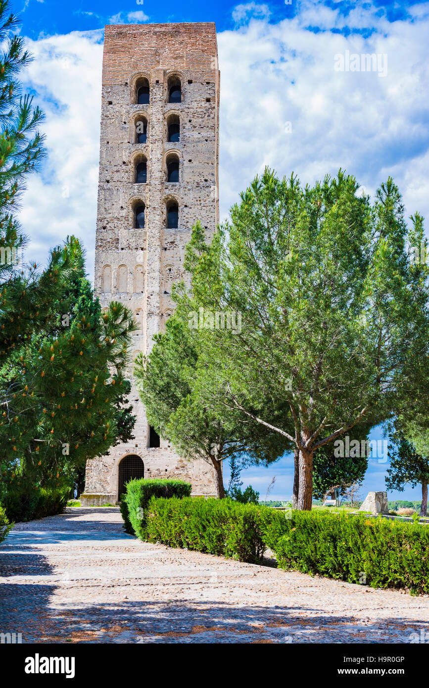 La torre di San Nicola sono i resti della vecchia chiesa. Coca, Segovia, Castilla y León, Spagna, Europa Foto Stock