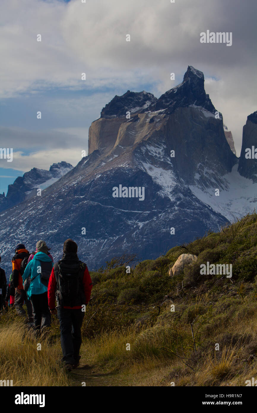 Escursioni a piedi nella parte anteriore delle corna o Cuernos nel Parco Nazionale di Torres del Paine Cile Foto Stock