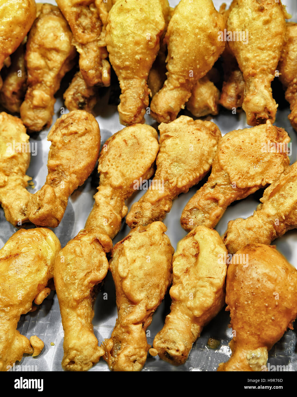 Bastoncini di pollo a a Myeongdong open street market a Seul, Corea del Sud Foto Stock