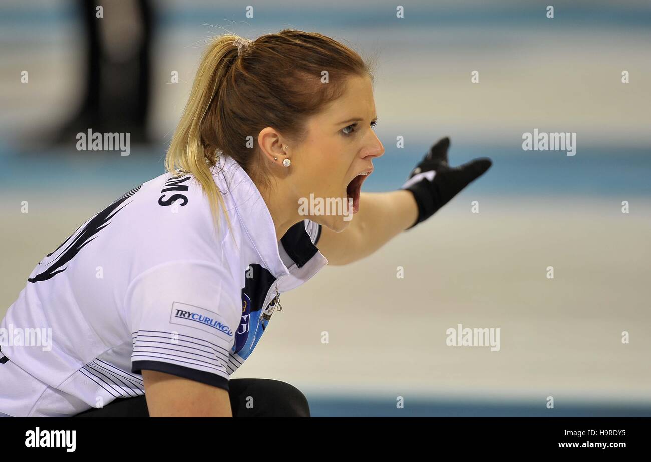 La Scozia, Regno Unito. 25 Nov, 2016. Vicki Adams (Scozia). Womens semi finali. Le Gruyère AOP Curling europeo Championships 2016. Intu Braehead Arena. Glasgow. Renfrewshire. La Scozia. Regno Unito. 25/11/2016. Credito: Sport In immagini/Alamy Live News Foto Stock