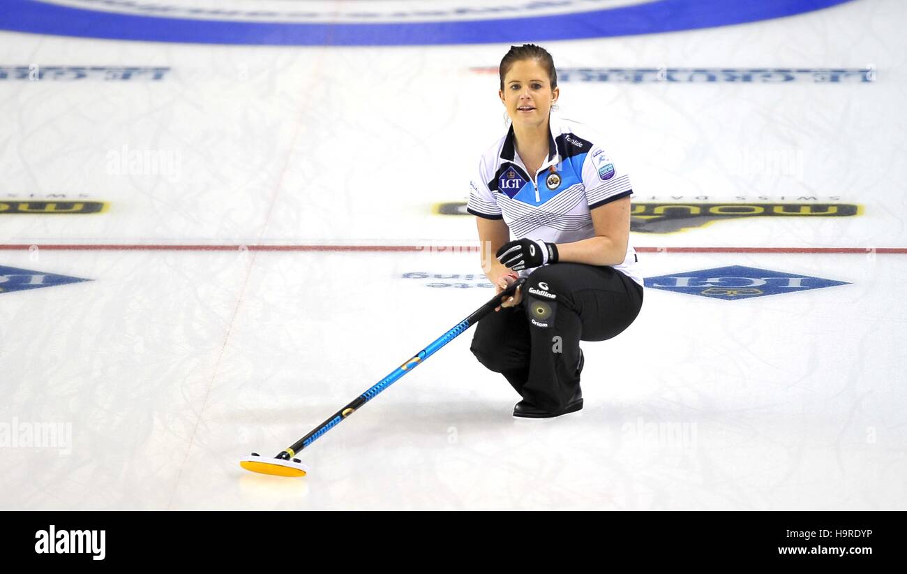 La Scozia, Regno Unito. 25 Nov, 2016. Vicki Adams (Scozia). Womens semi finali. Le Gruyère AOP Curling europeo Championships 2016. Intu Braehead Arena. Glasgow. Renfrewshire. La Scozia. Regno Unito. 25/11/2016. Credito: Sport In immagini/Alamy Live News Foto Stock