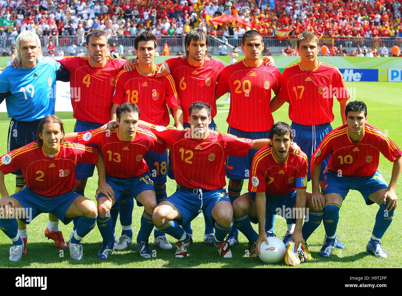 In SPAGNA IL GRUPPO ARABIA SAUDITA V SPAGNA-Fritz Walter Stadium KAISERSLAUTEN Germania 23 giugno 2006 Foto Stock