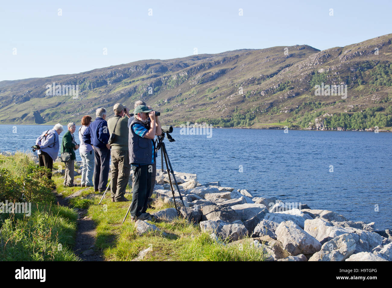 Gli amanti del birdwatching a Ullapool, Scotland, Regno Unito Foto Stock
