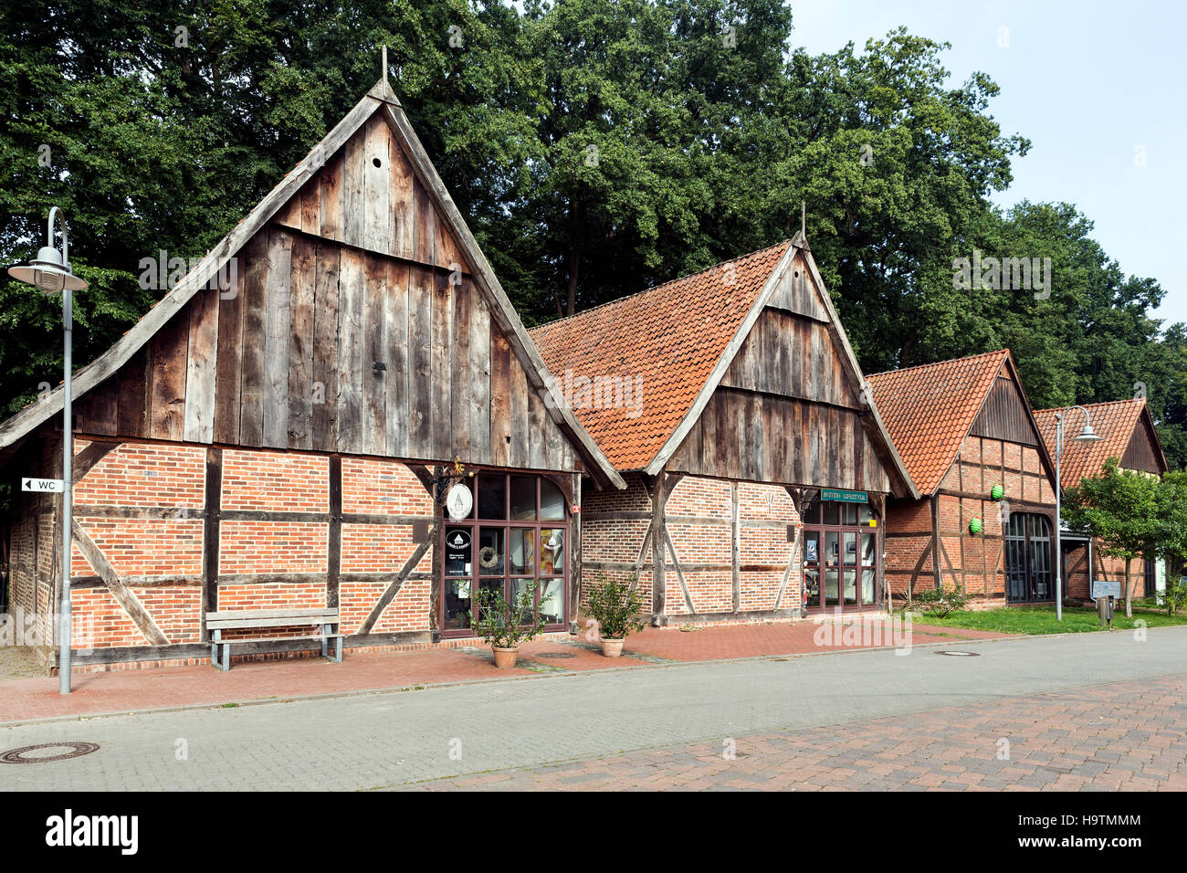 Il quartiere del granaio con gli storici granai in mezzo in legno stile, Steinhude, Wunstorf, Bassa Sassonia, Germania Foto Stock