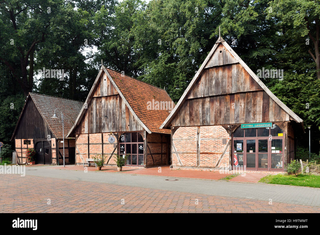 Il quartiere del granaio con gli storici granai in mezzo in legno stile, Steinhude, Wunstorf, Bassa Sassonia, Germania Foto Stock