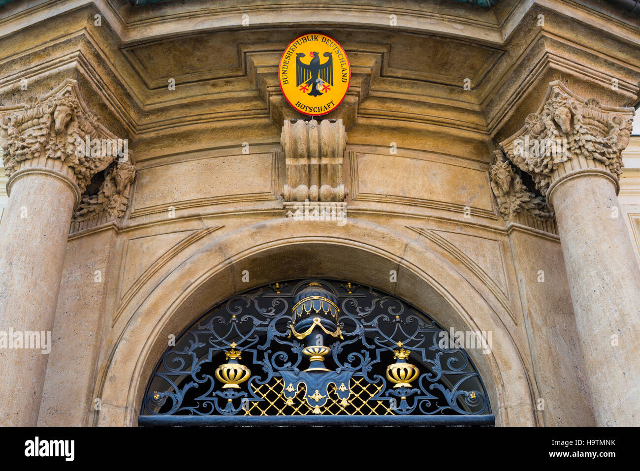 Ingresso, portale, Ambasciata Tedesca, ​​Lobkowicz Palace, Praga, Boemia, Repubblica Ceca Foto Stock