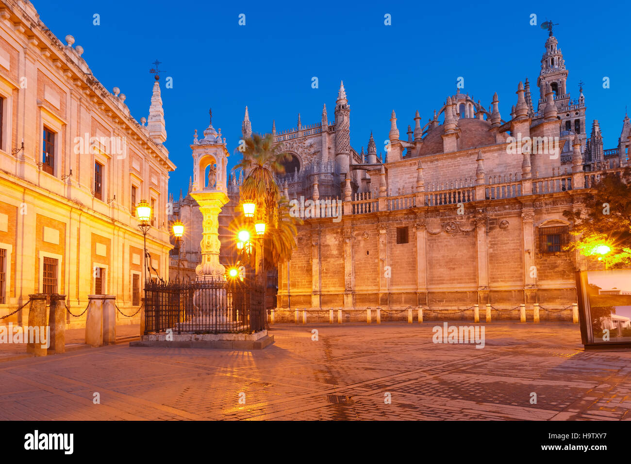 Plaza del Triunfo e la Cattedrale di Siviglia, Spagna Foto Stock