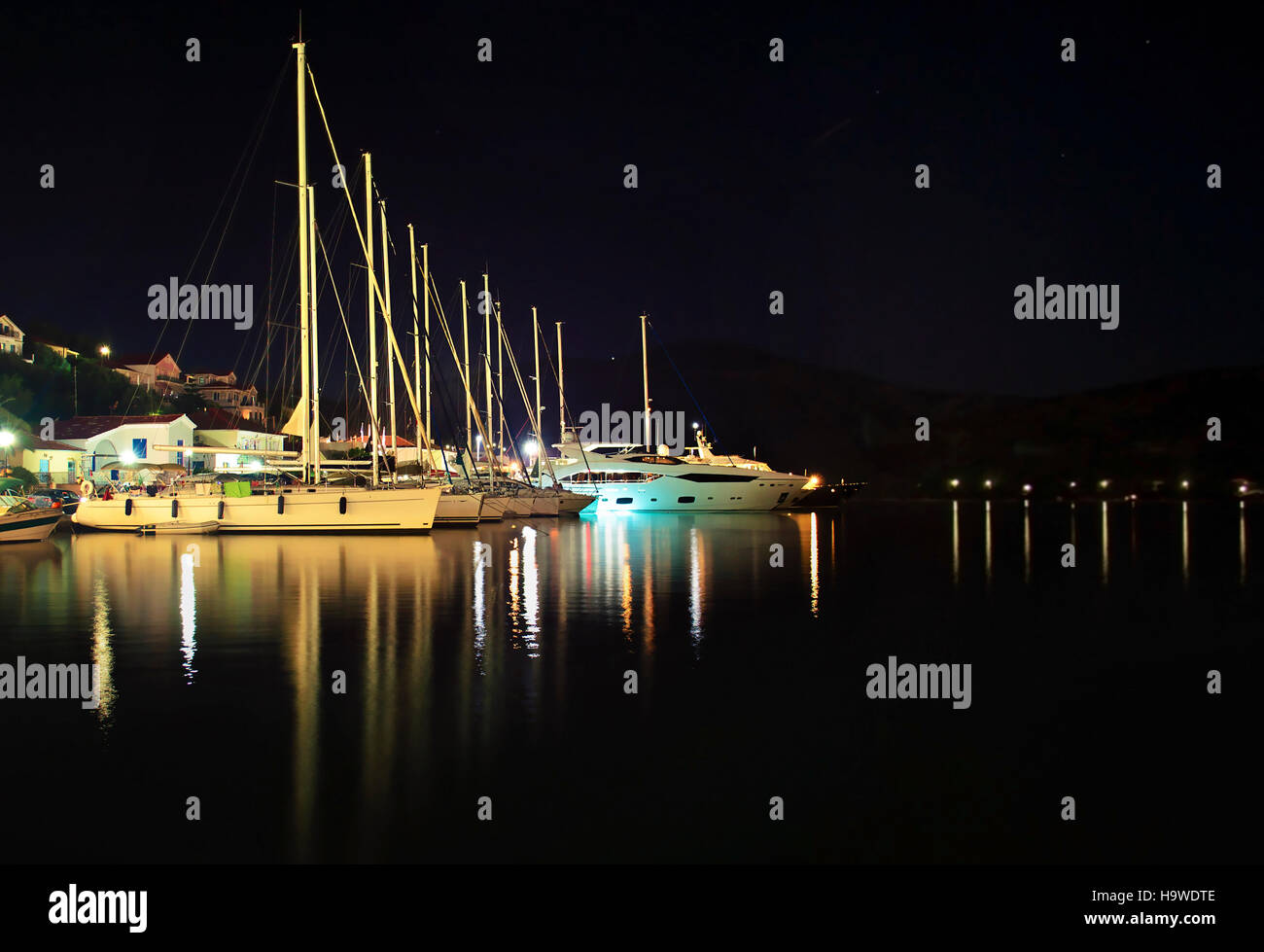 La fotografia notturna di Velieri a Ithaca port Grecia Foto Stock