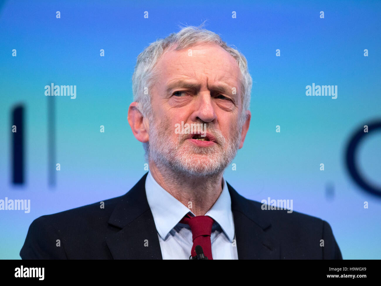 Il leader dell'opposizione,Jeremy Corbyn,fa il suo discorso in occasione dell'annuale conferenza CBI Foto Stock