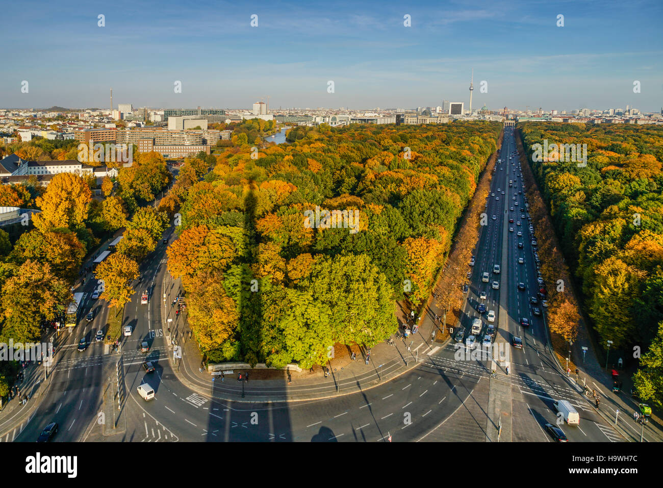 Il Tiergarten in autunno,vista dalla Colonna della Vittoria, 17. Juni, , Berlino Foto Stock