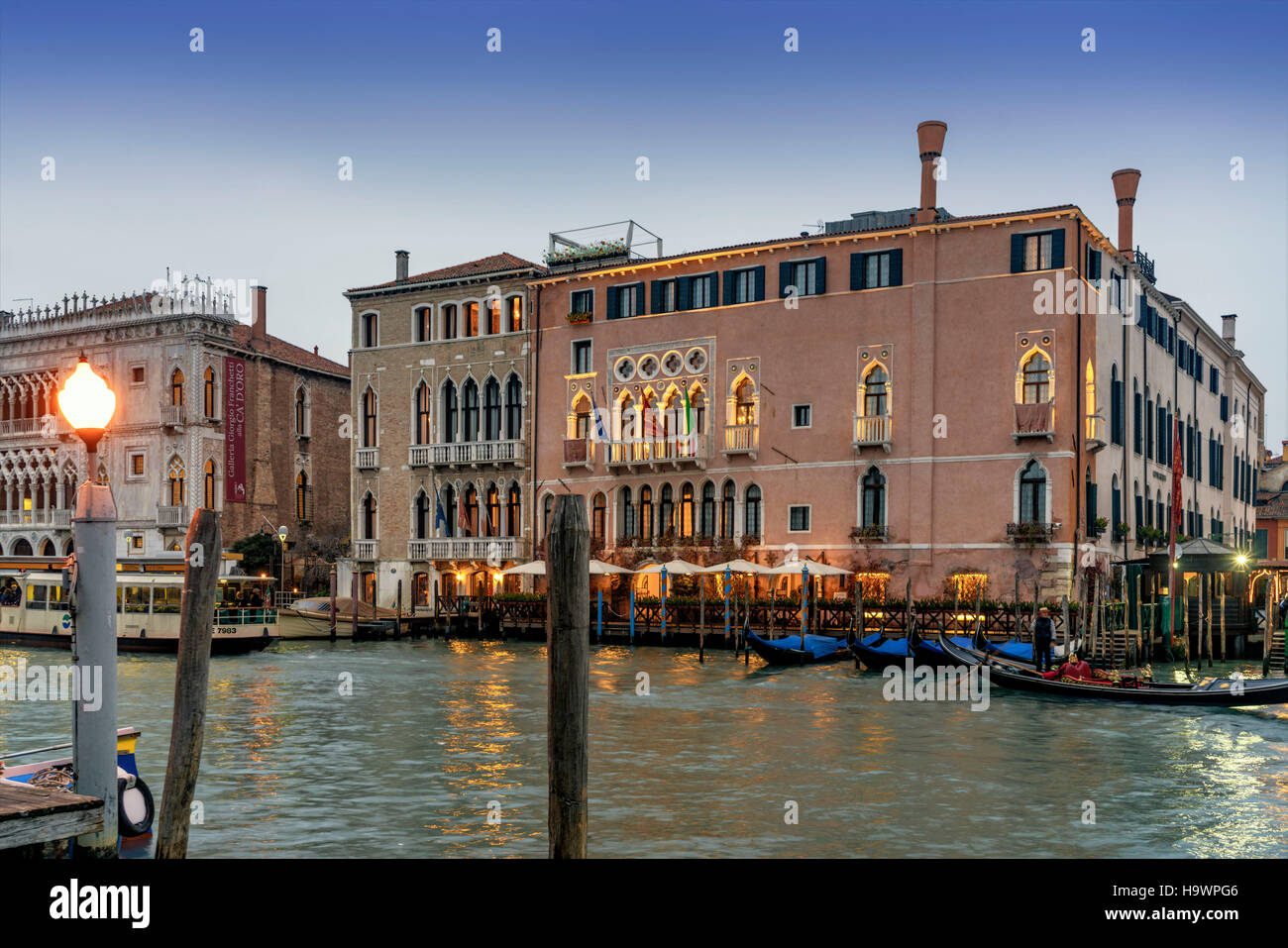 Il Canal Grande, Palazzo Ca d Oro , Ca Sagredo Hotel , Venedig, Venezia, Venezia, Italia, Europa Foto Stock