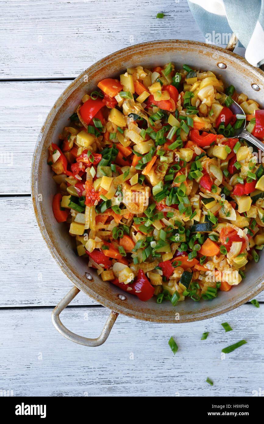 Legumi stufati in padella Foto Stock