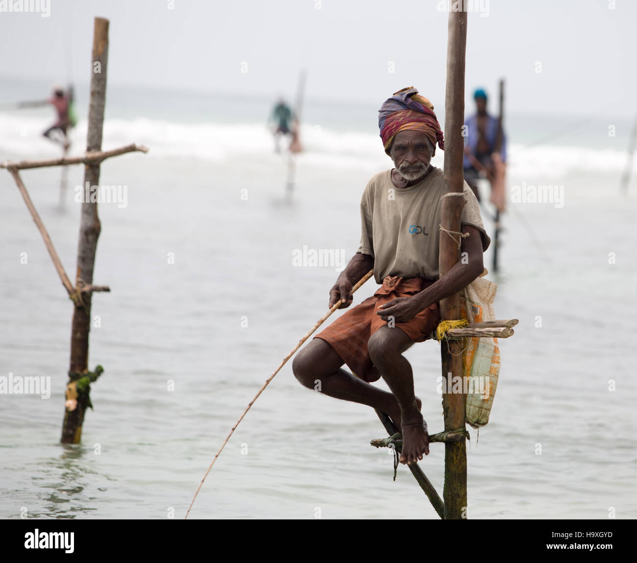 Stilt fisherman vicino a Galle Sri Lanka Foto Stock