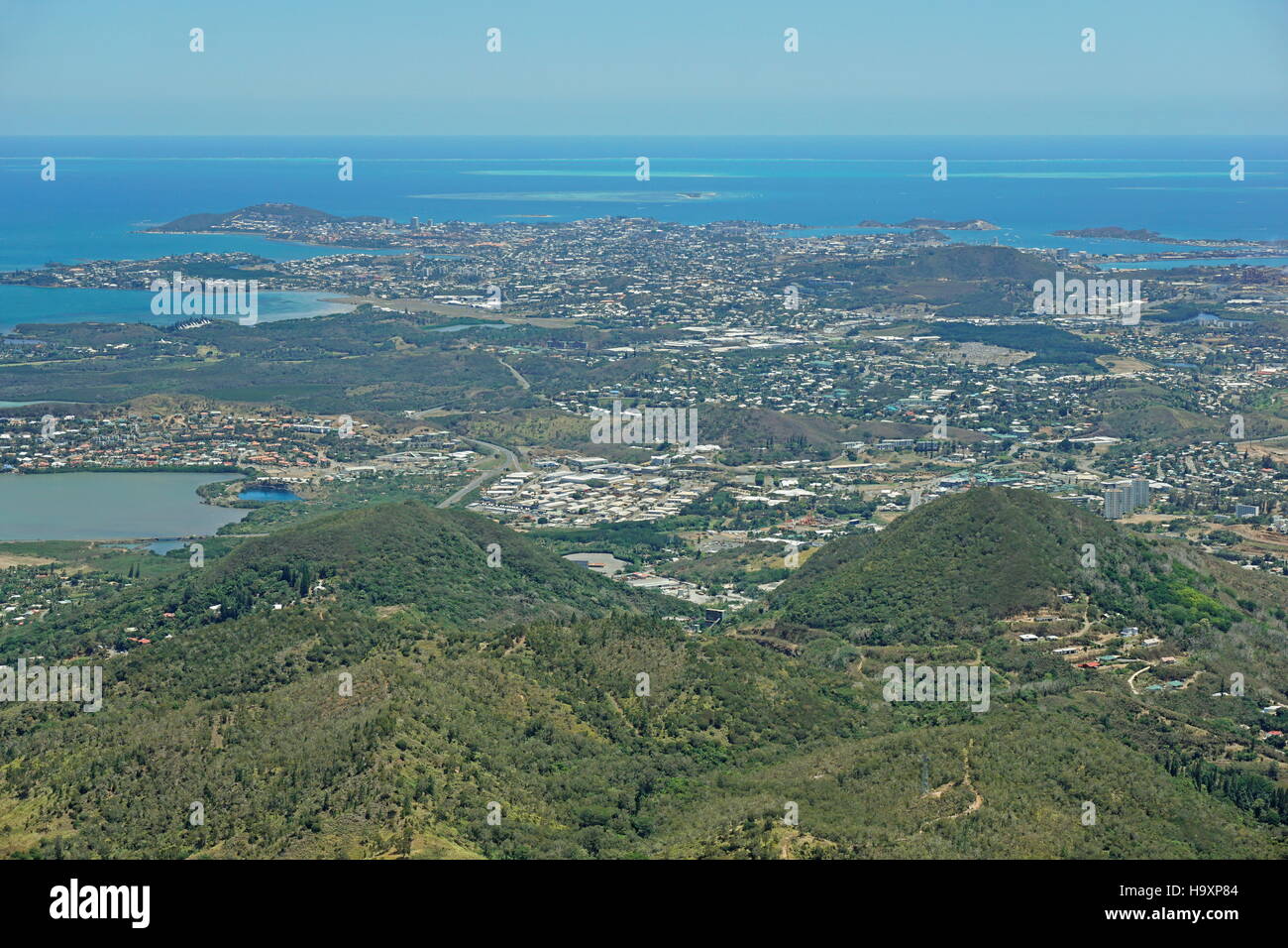 Vista aerea della città di Noumea sulla costa sudoccidentale di Nuova Caledonia isola, oceano pacifico del sud Foto Stock