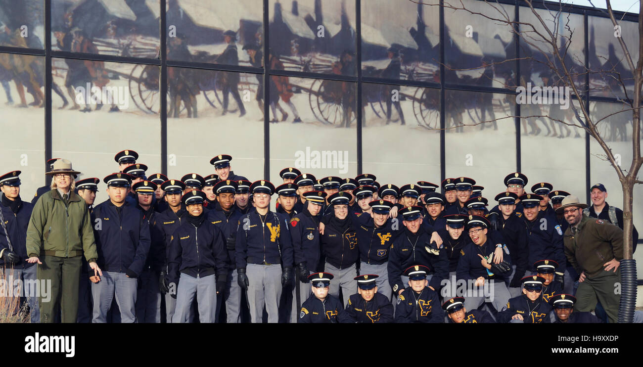 I cadetti della U.S. Military Academy visitano il Valley Forge National Park, impegnandosi in attività storiche ed educative che evidenziano il ruolo significativo del parco nella storia americana. Foto Stock