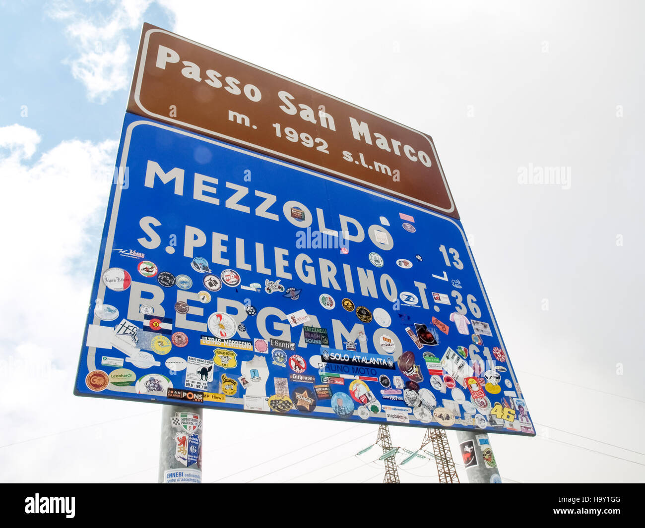 Passo San Marco, Italia - 25 agosto 2015: cartello stradale stride san marco Foto Stock