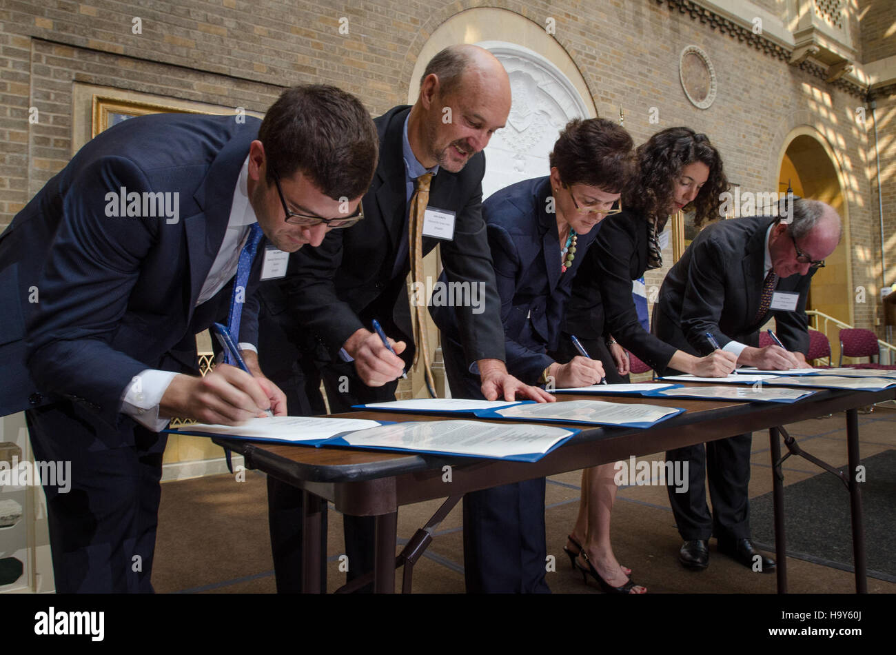 Nel 2013 l'USDA ha discusso i vantaggi dell'energia da biomassa e il suo ruolo nella produzione di energia rinnovabile. L'iniziativa si è concentrata sulla conversione della biomassa legnosa in energia termica per sostituire i combustibili fossili e ridurre i rischi di incendio, sostenendo al contempo l'occupazione nelle zone rurali. Foto Stock