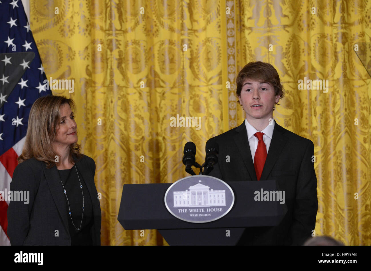 Michelle Obama e Tom Vilsack alla Casa Bianca promuovono iniziative di benessere scolastico. L'evento mette in evidenza la connessione tra cibo sano, nutrizione e benessere dei bambini. Foto Stock