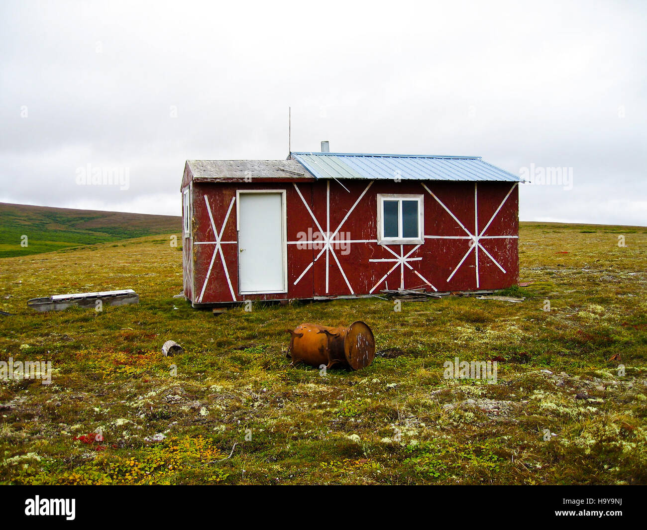 La riserva nazionale di Bering Land Bridge comprende lo storico Ear Mountain Shelter, un sito significativo per comprendere le prime migrazioni umane e le condizioni ambientali della regione. Foto Stock