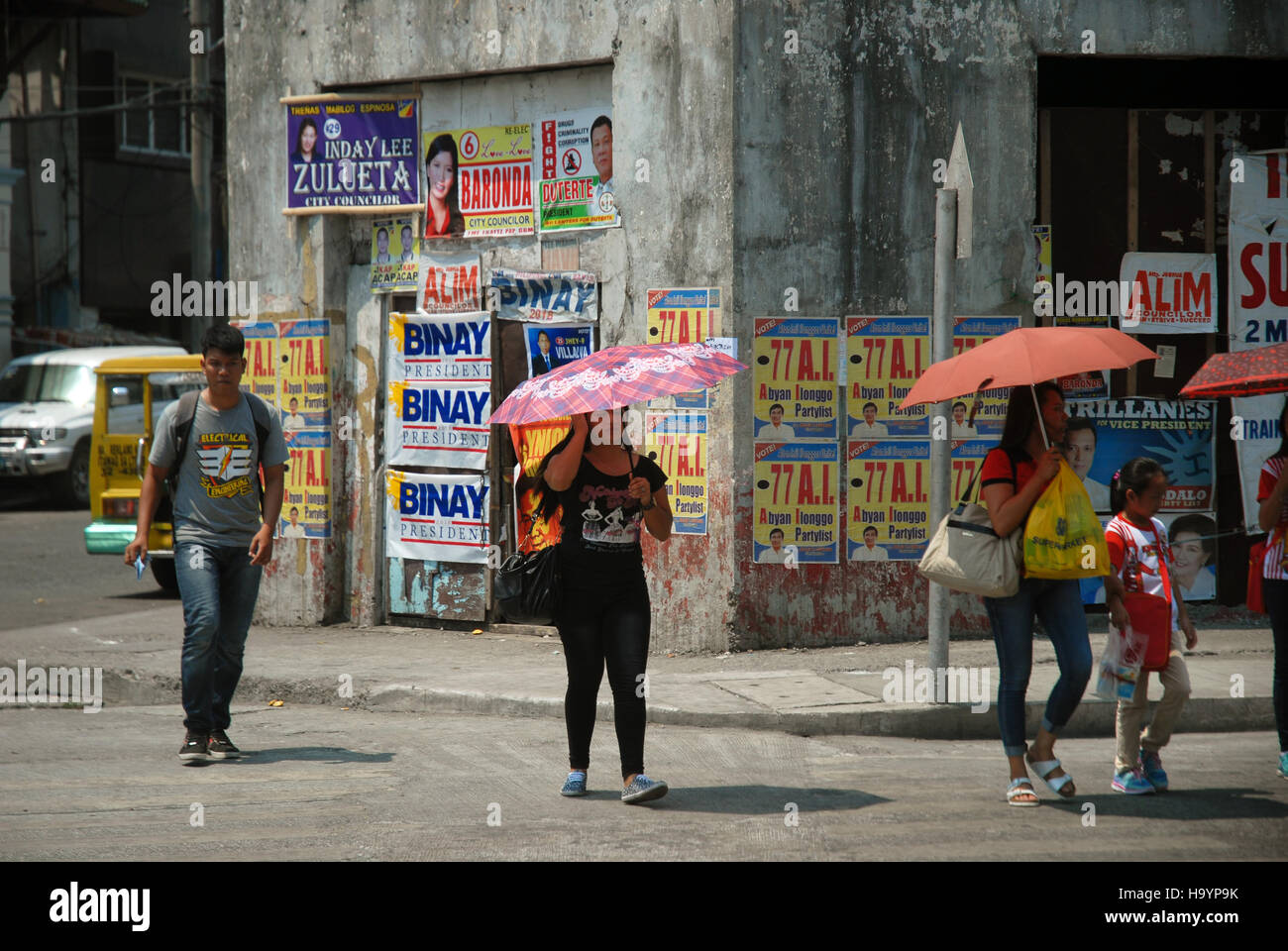 Persone con ombrelloni, Iloilo City, Western Visayas, Filippine Foto Stock