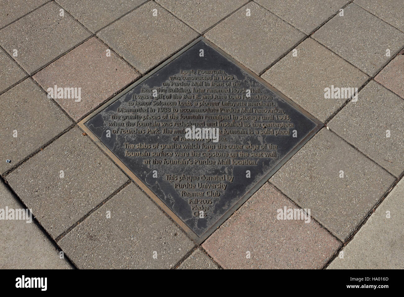 Una lapide commemorativa per Loeb Fontana, Purdue University campus, West Lafayette, Indiana, Stati Uniti Foto Stock