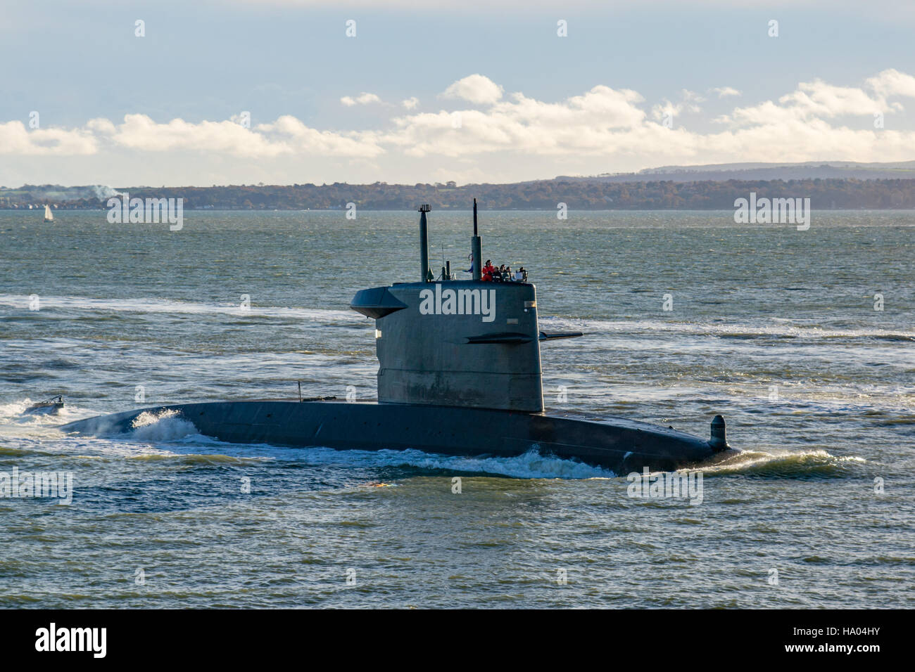 La marina olandese (Koninklijke Marine) sottomarino, HNLMS Bruinvis (S810) arrivando a Portsmouth, nel Regno Unito il 18 novembre 2016. Foto Stock