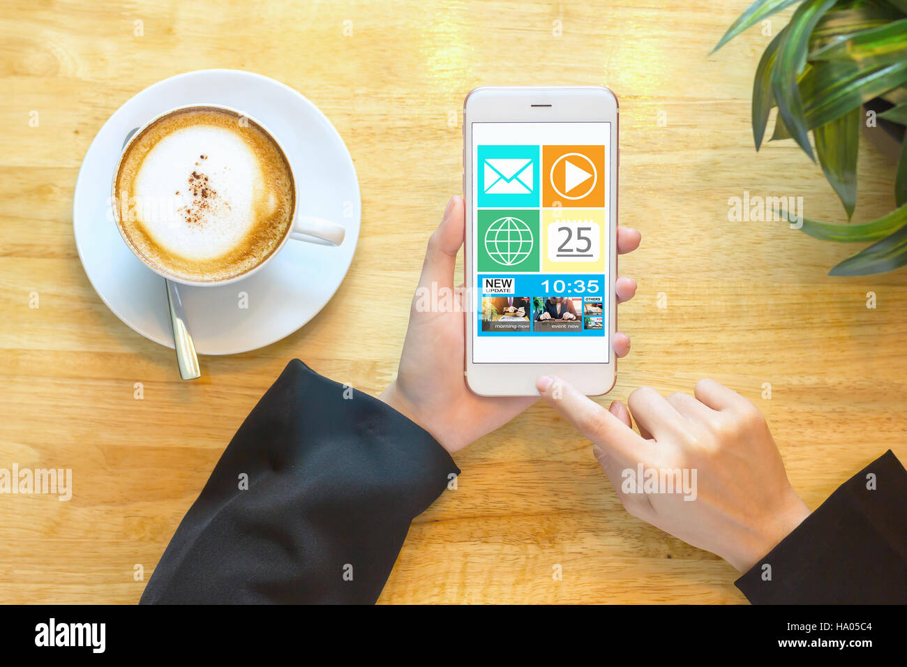 Connessione tramite tecnologia di condivisione di rete concetto su smart phone Foto Stock