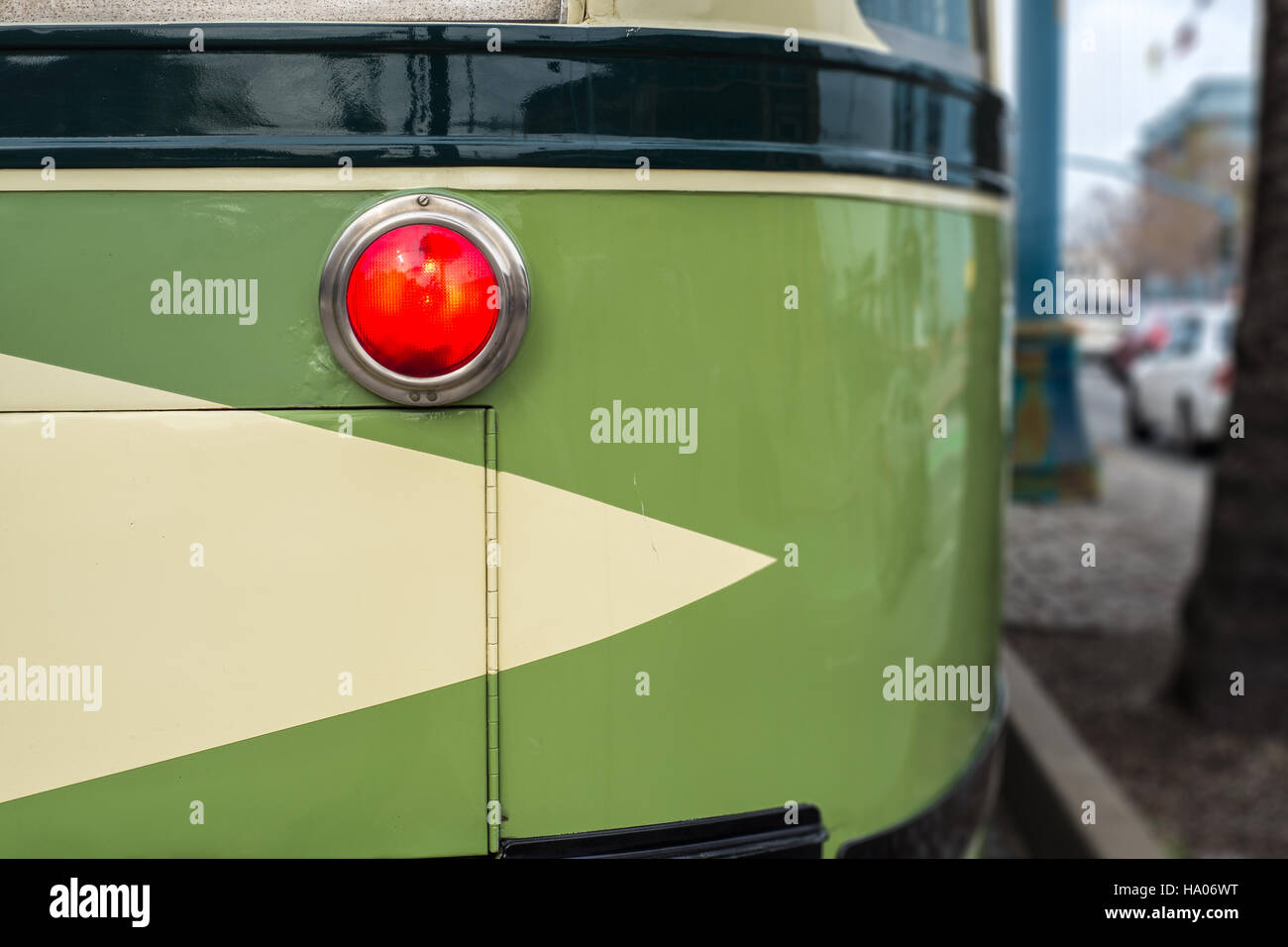 Bus retrò posteriore. Luce del freno su un vecchio autobus in San Francisco Foto Stock