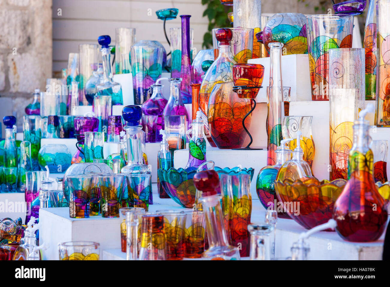 Colorate decorazioni in vetro su uno stallo a Dubrovnik, Croazia. Foto Stock