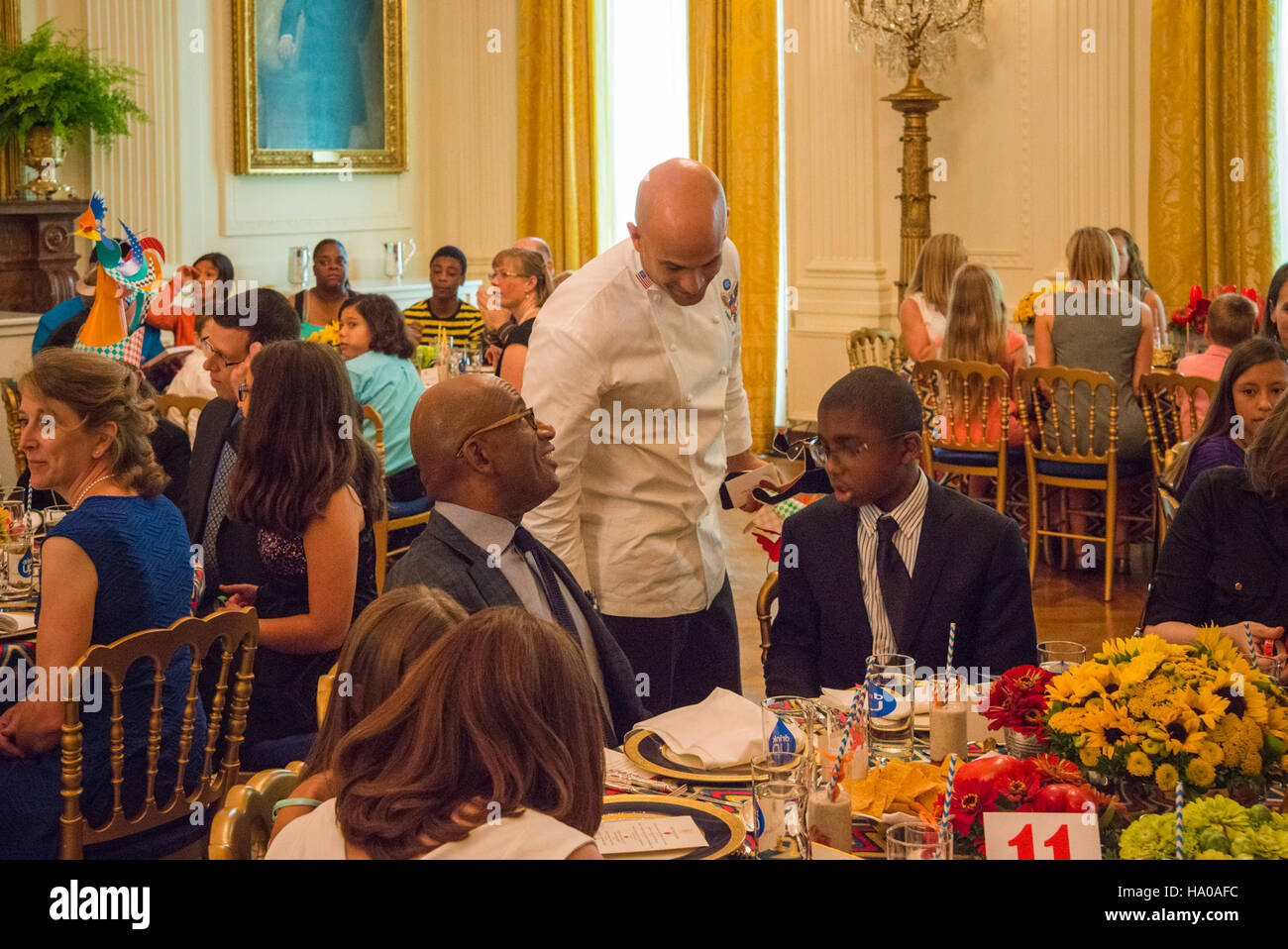 Il Dipartimento dell'Agricoltura degli Stati Uniti, in collaborazione con il Center for Nutrition Policy and Programs, ha ospitato la Healthy Lunchtime Challenge con la First Lady Michelle Obama. L'evento promuove sane abitudini alimentari tra i bambini e incoraggia le abilità culinarie attraverso una competizione nazionale. Foto Stock