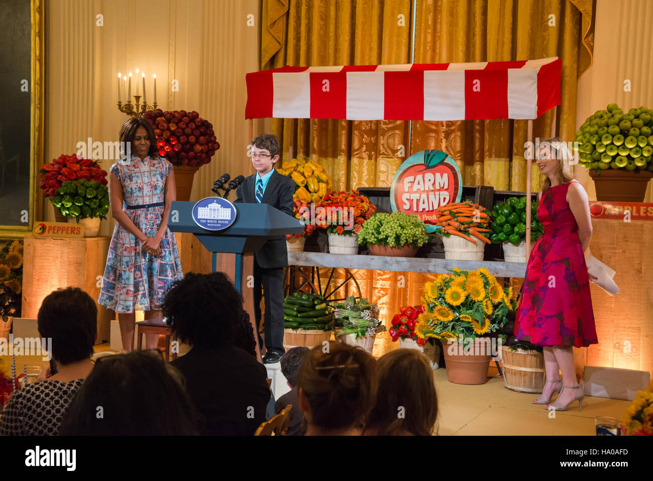 La First Lady Michelle Obama, insieme a Epicurious, promuove la Healthy Lunchtime Challenge in collaborazione con il Center for Nutrition Policy and Programs dell'USDA. Questa iniziativa incoraggia i bambini a creare ricette salutari e nutrienti e mette in mostra il ruolo dell'USDA nel promuovere sane abitudini alimentari in tutta la nazione. Foto Stock