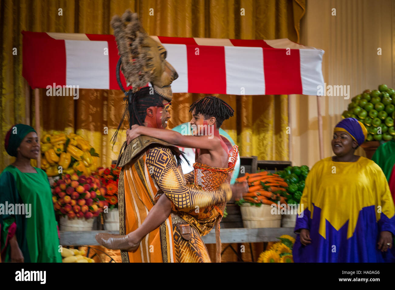 Questa immagine mostra la collaborazione tra l'USDA e la sfida Epicurious-Healthy lunch time di Michelle Obama, che incoraggia i bambini a creare pasti nutrienti. L'evento ha evidenziato un'educazione alimentare e nutrizionale sana attraverso il concorso a tema Re Leone. Foto Stock