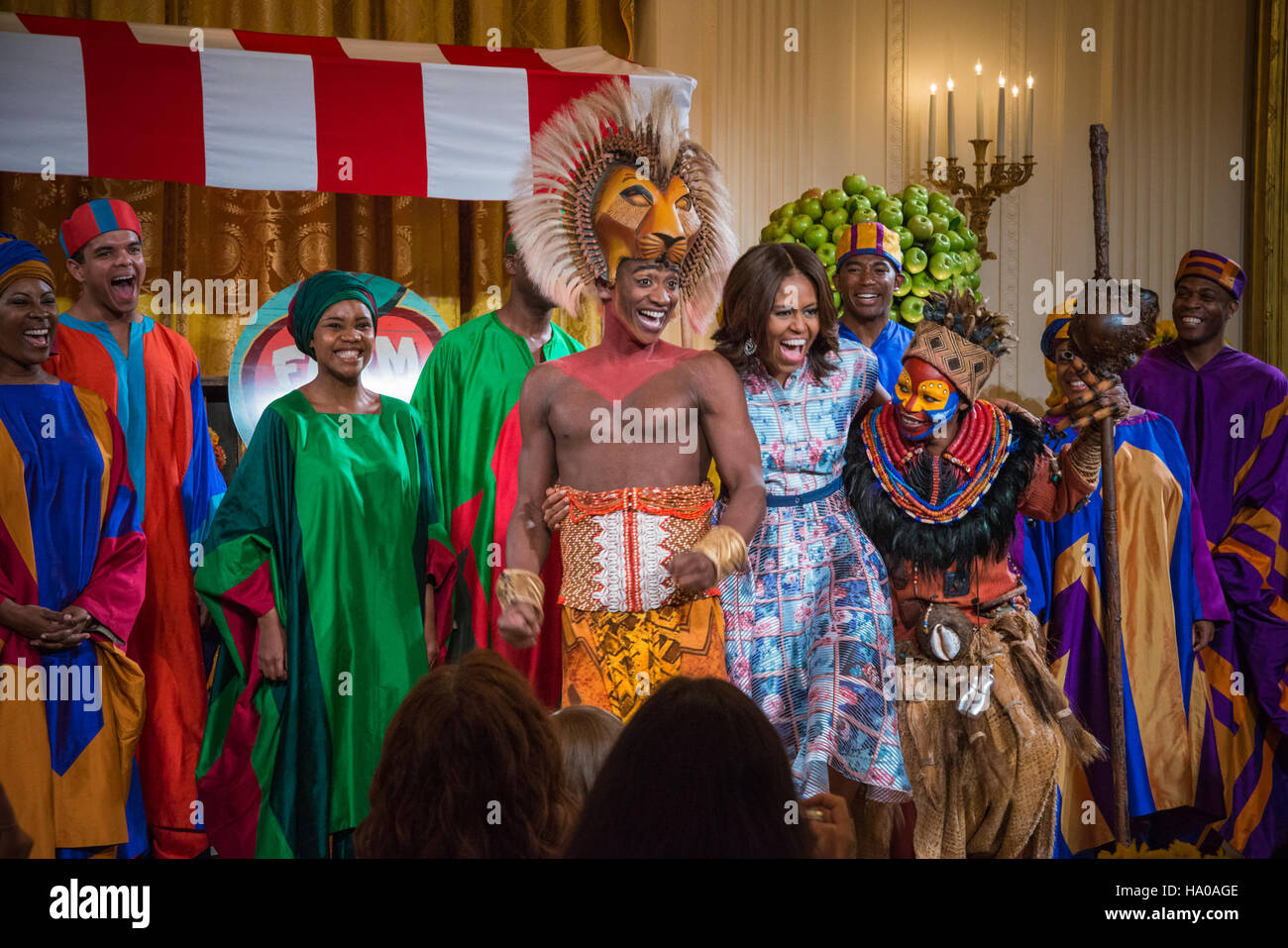 Alton Fitzgerald White, insieme alla First Lady Michelle Obama, ha partecipato alla Healthy Lunchtime Challenge. L'evento si è concentrato sulla promozione di un'alimentazione sana tra i bambini, con un'apparizione speciale dei personaggi del Re Leone. Foto Stock
