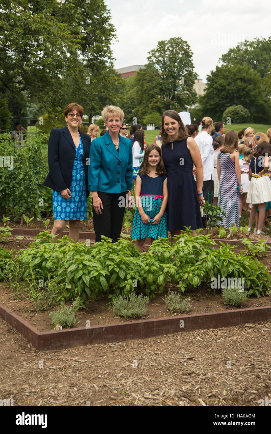 La First Lady Michelle Obama ed Epicurious hanno collaborato con l'USDA per promuovere un'alimentazione sana attraverso la Healthy Lunchtime Challenge, un programma che incoraggia la pianificazione nutriente dei pasti per i giovani. Foto Stock