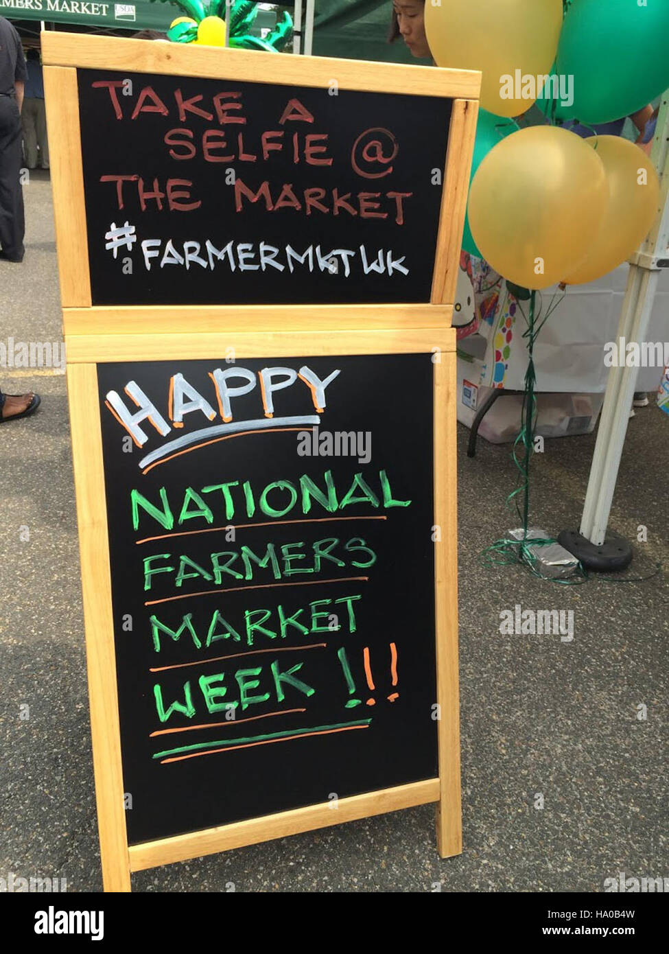 L'USDA Farmers Market Celebration 2014 mostra i produttori alimentari locali, promuovendo un'alimentazione sana e sostenendo la comunità agricola attraverso vendite dirette e programmi di sensibilizzazione. Foto Stock