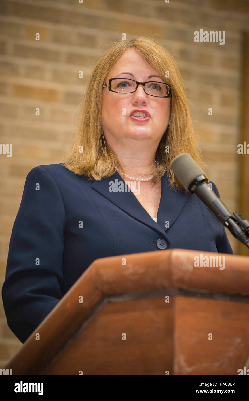 L'osservanza della giornata delle pari opportunità del 2014 presso il Jefferson Auditorium dell'USDA ha evidenziato i progressi e gli sforzi in corso verso la parità di genere sul posto di lavoro. Questo evento ha visto discussioni da parte della leadership dell'Ufficio per la gestione delle risorse umane dell'USDA e ha onorato i risultati ottenuti dalle donne nell'agricoltura e nel servizio pubblico. Foto Stock
