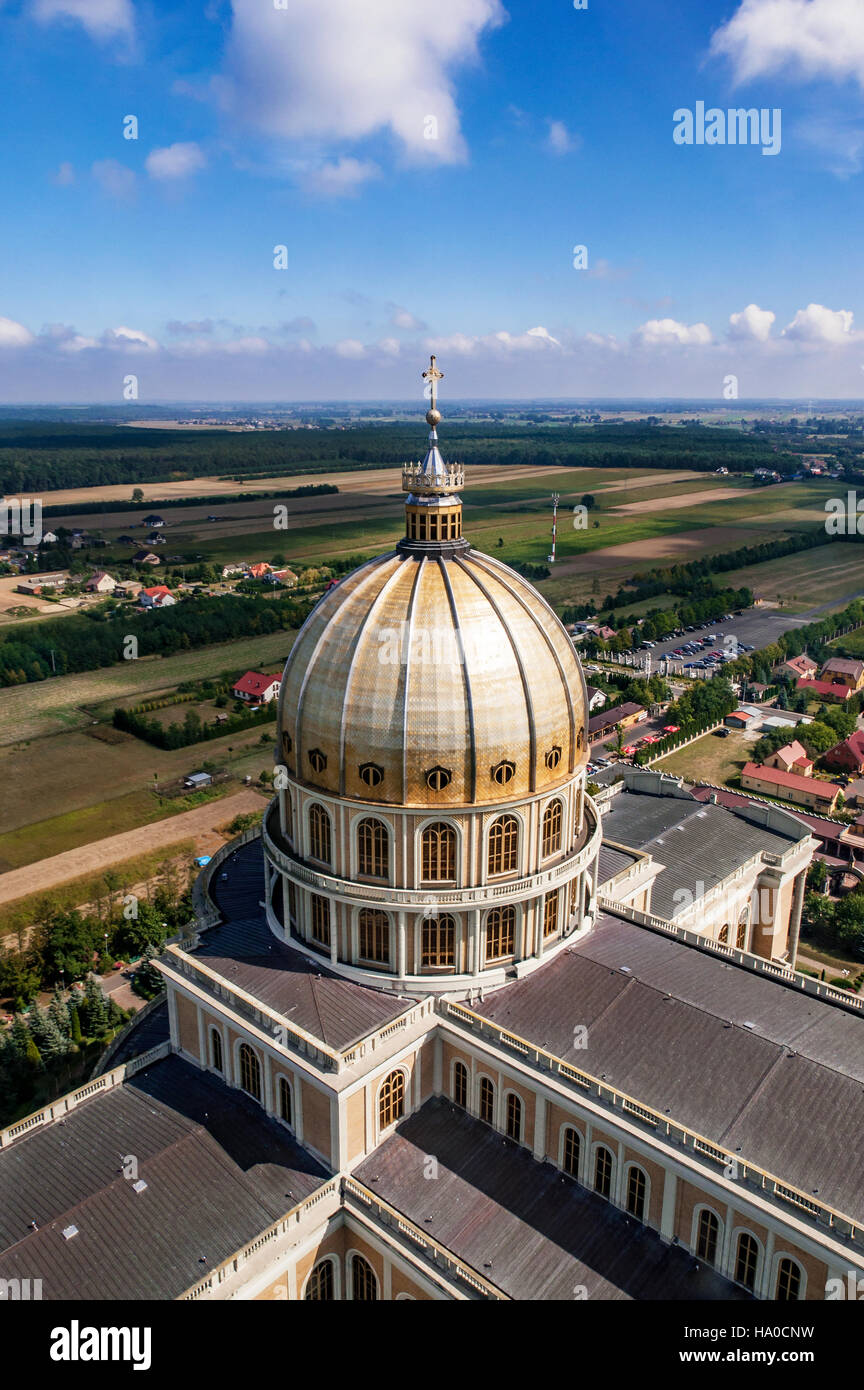 Cupola del santuario e Basilica di Nostra Signora dei Dolori, Regina della Polonia, il lichen. La più grande chiesa in Polonia. Foto Stock