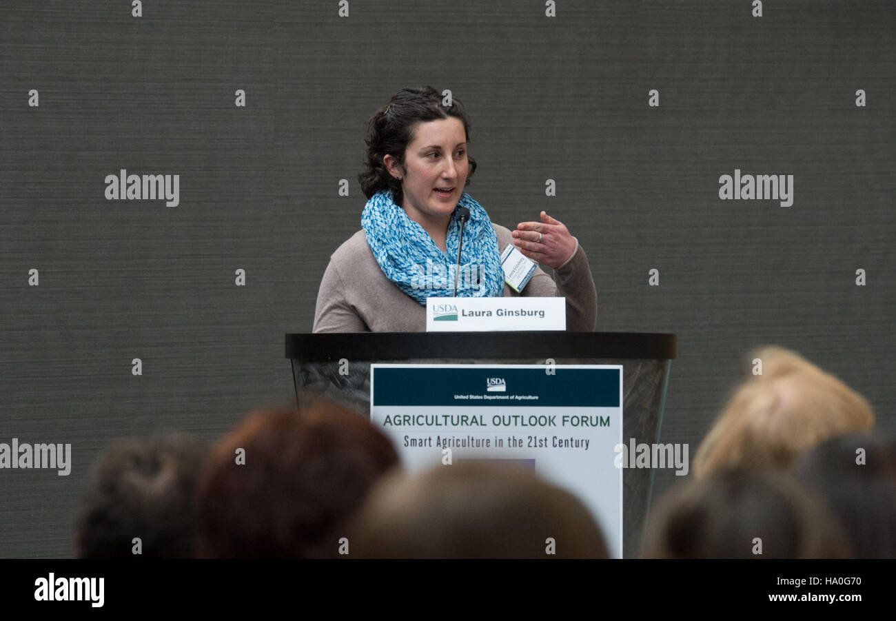 Il vicesegretario Krysta Harden partecipa a un evento di networking incentrato sull'emancipazione delle donne nell'agricoltura, discutendo di leadership e opportunità nell'agricoltura e nei sistemi alimentari nel quadro dell'USDA. Foto Stock