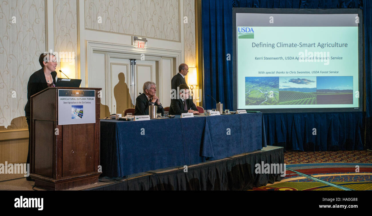 L'Agricultural Outlook Forum 2015 a Crystal City, Virginia, ospitato dall'USDA, ha affrontato l'agricoltura intelligente dal punto di vista climatico, le emissioni di gas a effetto serra e le strategie per pratiche agricole sostenibili. Foto Stock