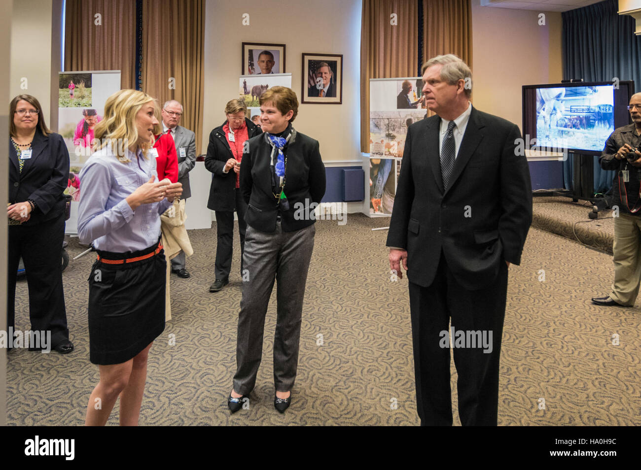 La mostra AG Day FarmHer, con Marji Guyler-Alaniz, mette in evidenza il contributo delle donne nell'agricoltura. L'evento, tenutosi presso l'Ufficio del Segretario dell'USDA, si concentra sull'emancipazione delle donne e sulla promozione dell'innovazione e della sostenibilità agricola. Foto Stock
